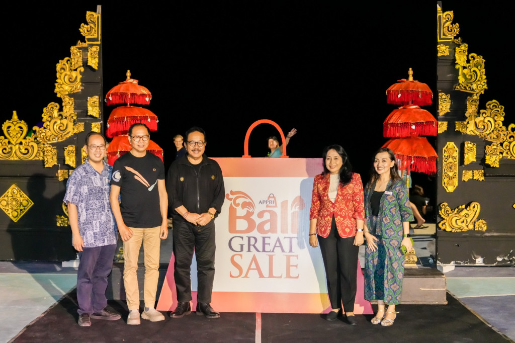 Dukung Pelaku UMKM Berkontribusi Terhadap  Perkembangan Ekonomi Bali, Wabup Suiasa Hadiri Bali Great Sale
